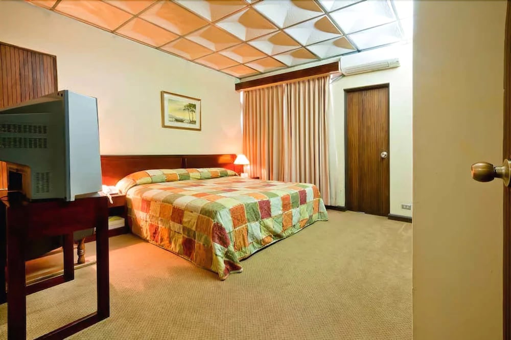 Costa Rica Tennis Club And Hotel 24/80