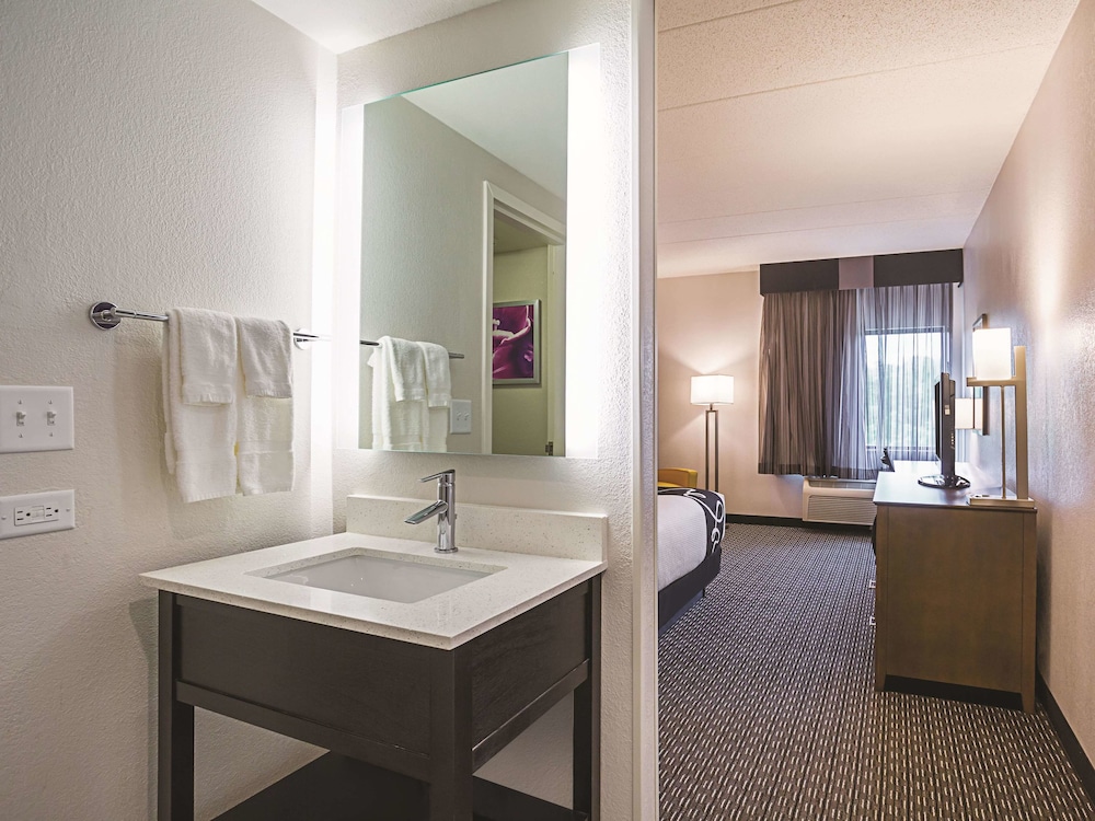 La Quinta Inn & Suites by Wyndham Myrtle Beach - N Kings Hwy 35/42