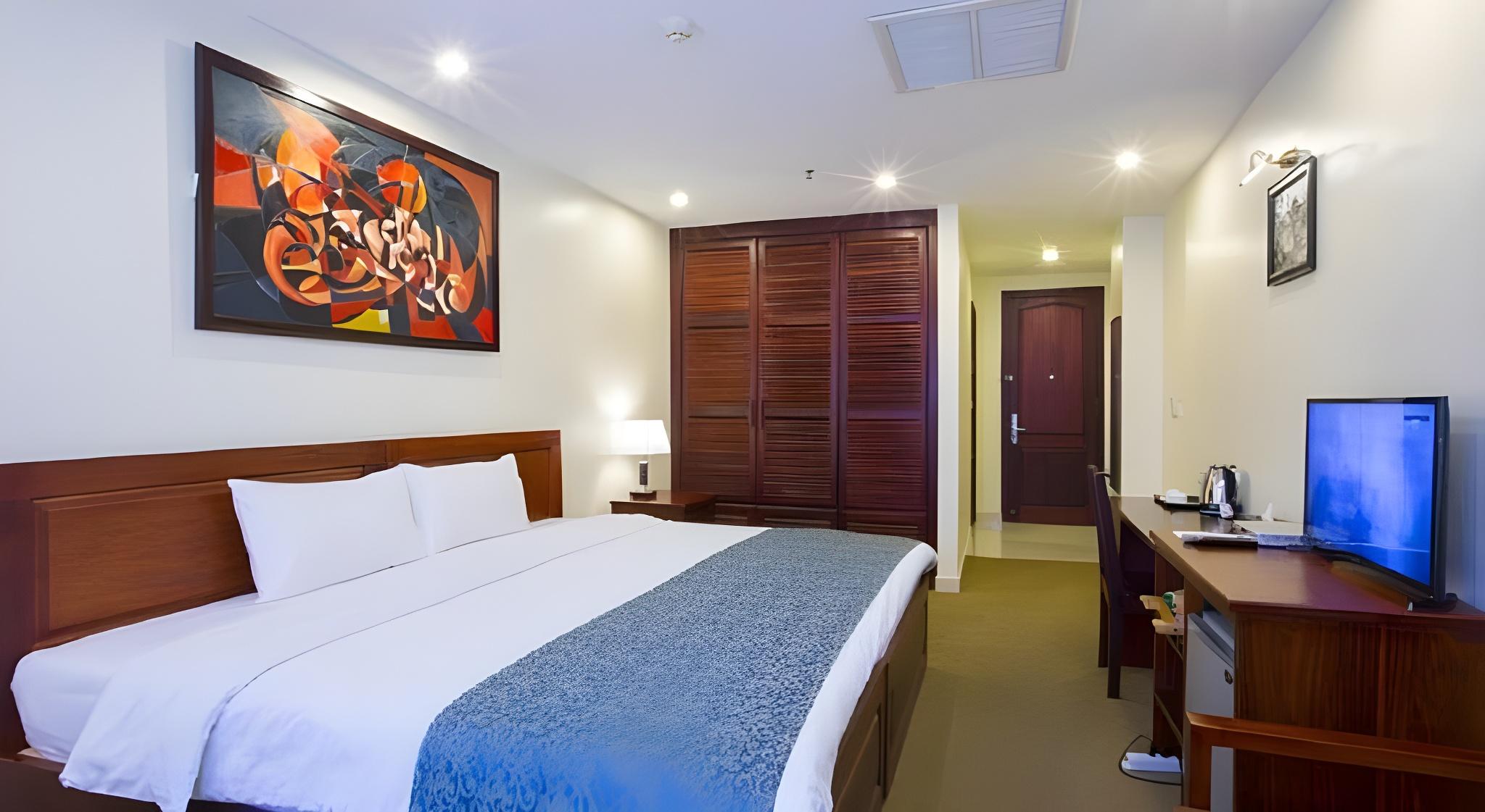 EXECUTIVE, SUITE