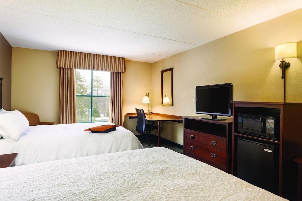 Hampton Inn Suites Lake George 15/61