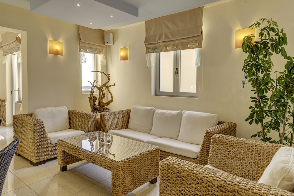 Sunrise Beach Suites 20/50