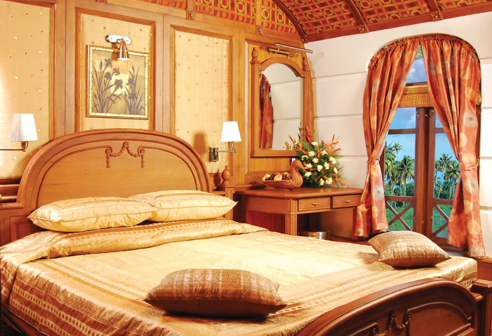 Sterling Lake Palace Alleppey. 18/58