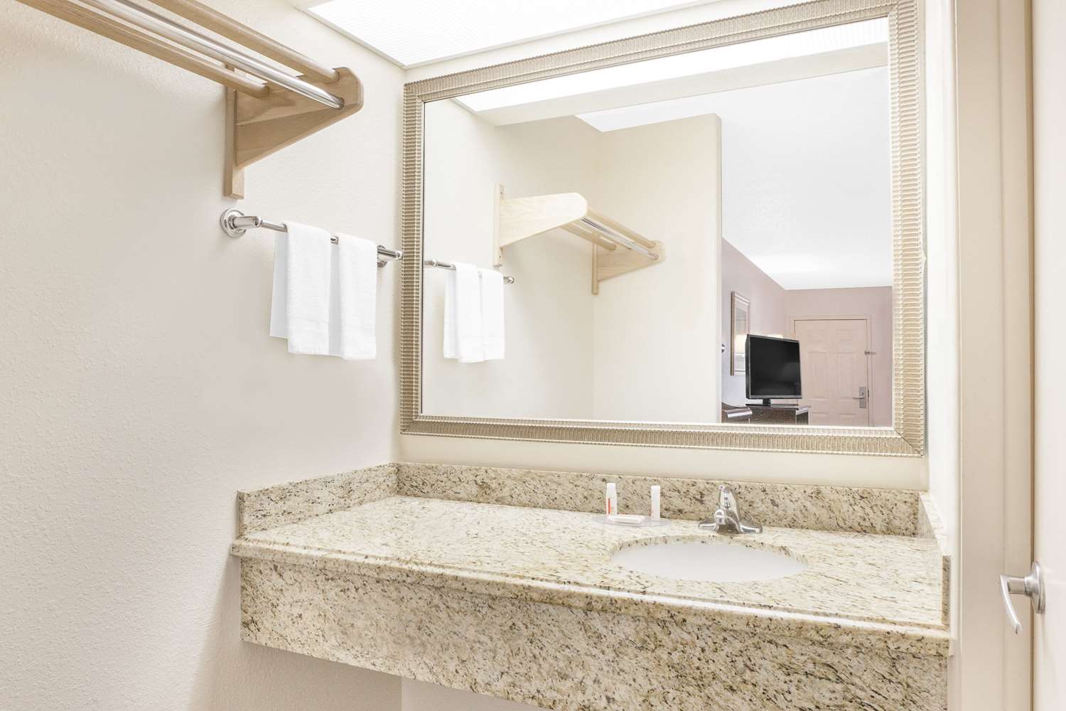 Super 8 by Wyndham Corpus Christi 7/8