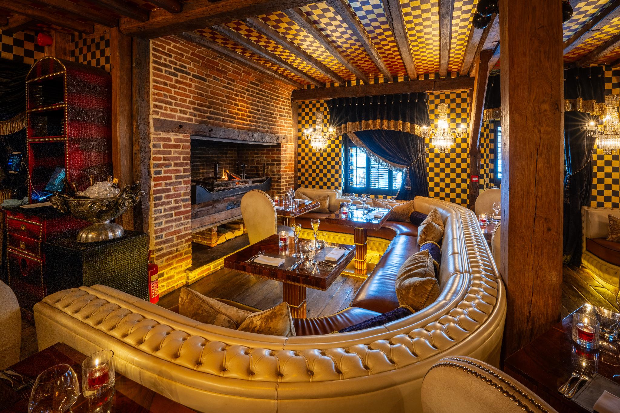 Crazy Bear Hotel Beaconsfield 36/46