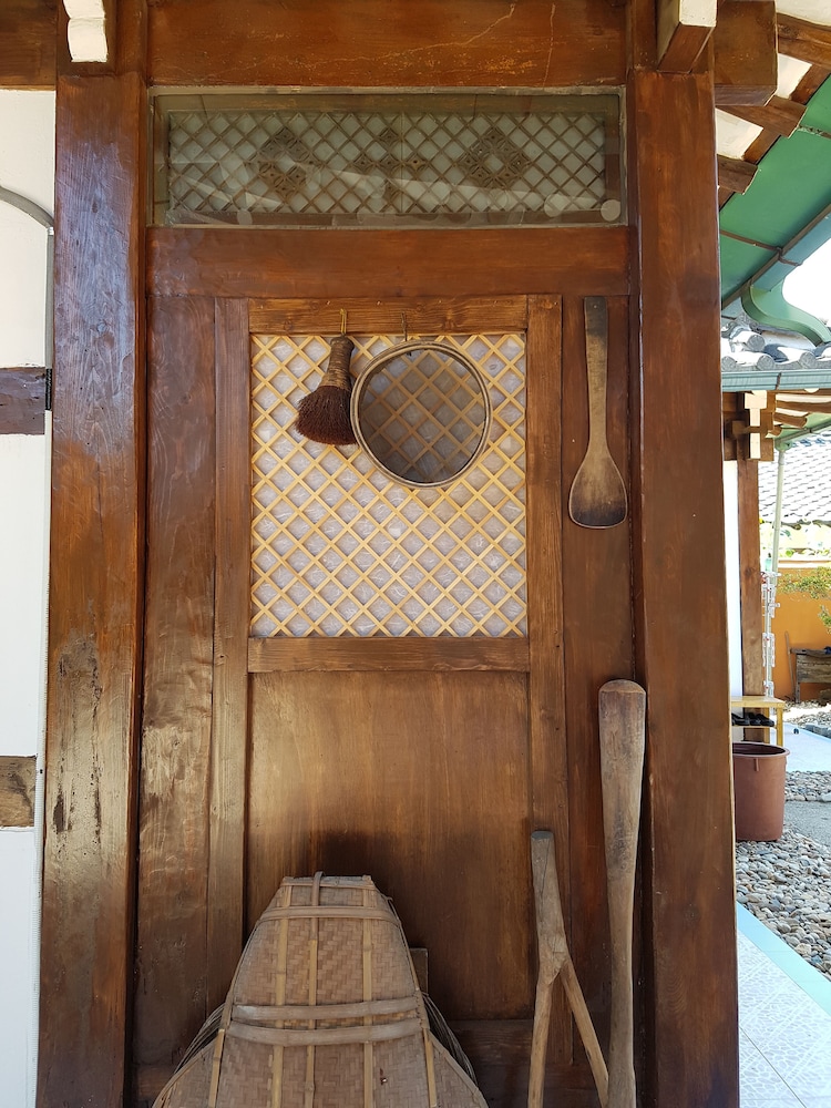 The Hanok 73/100