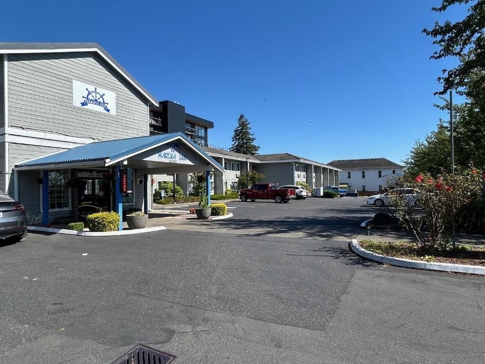 Marina Inn 34/44