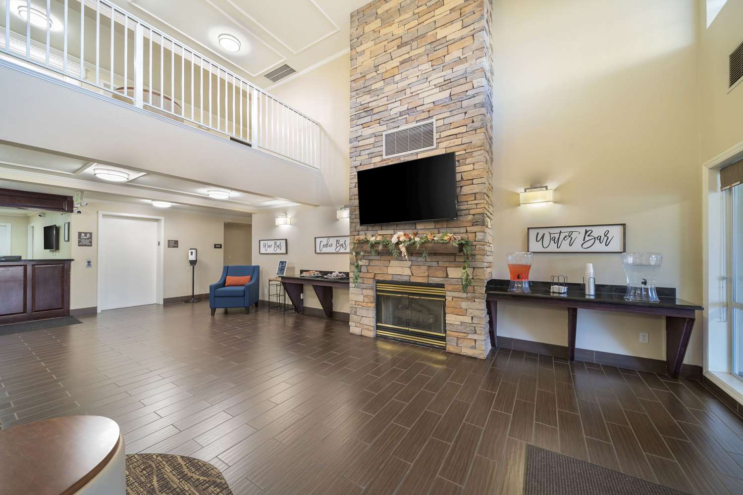 Comfort Suites Red Bluff near I-5 25/34