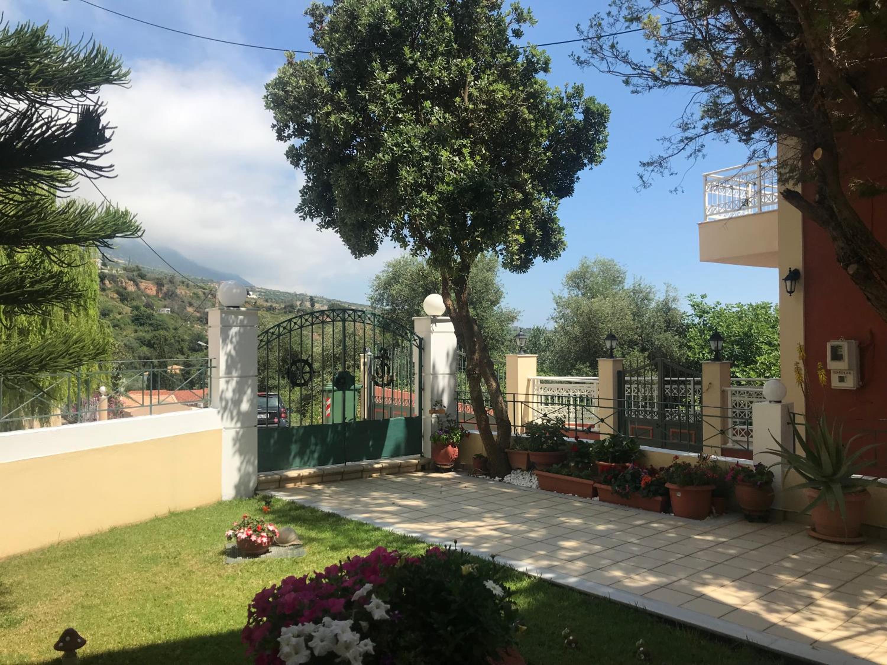 Naftilos Studios 36/54