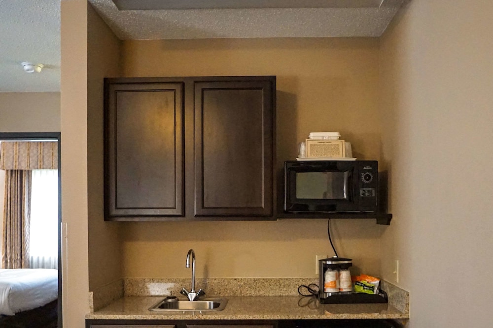 Quality Inn Suites Watertown 22/23