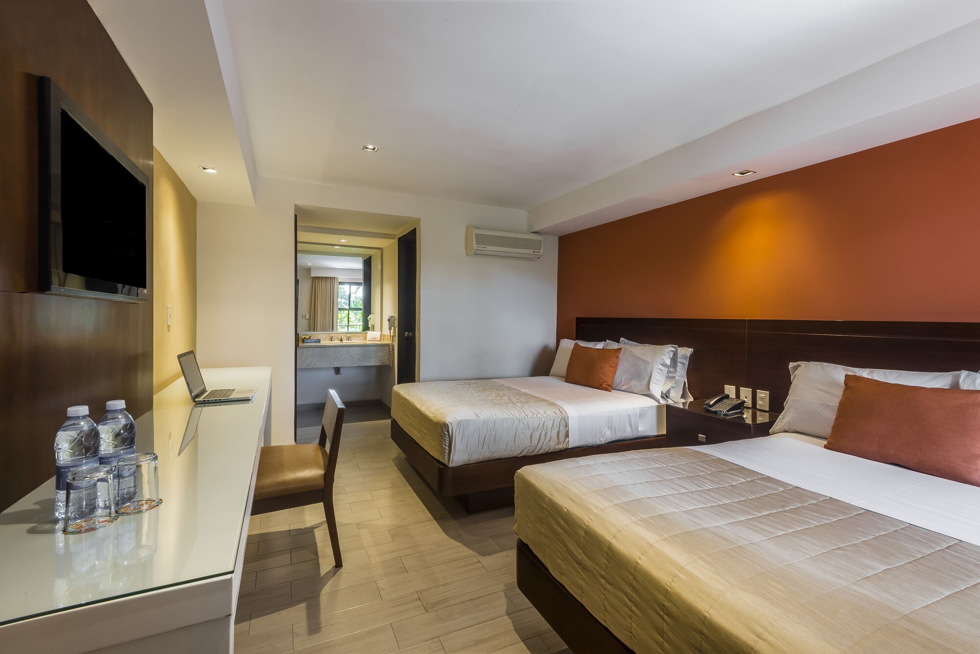 STANDARD, 2 DOUBLE BEDS