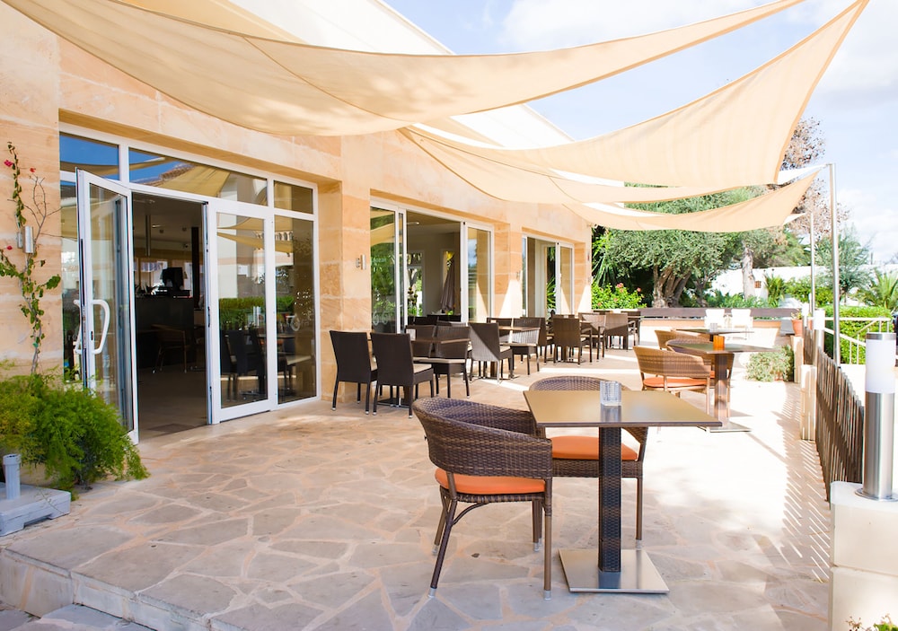 Apartamentos Sol Romantica by DOT Suites 30/57