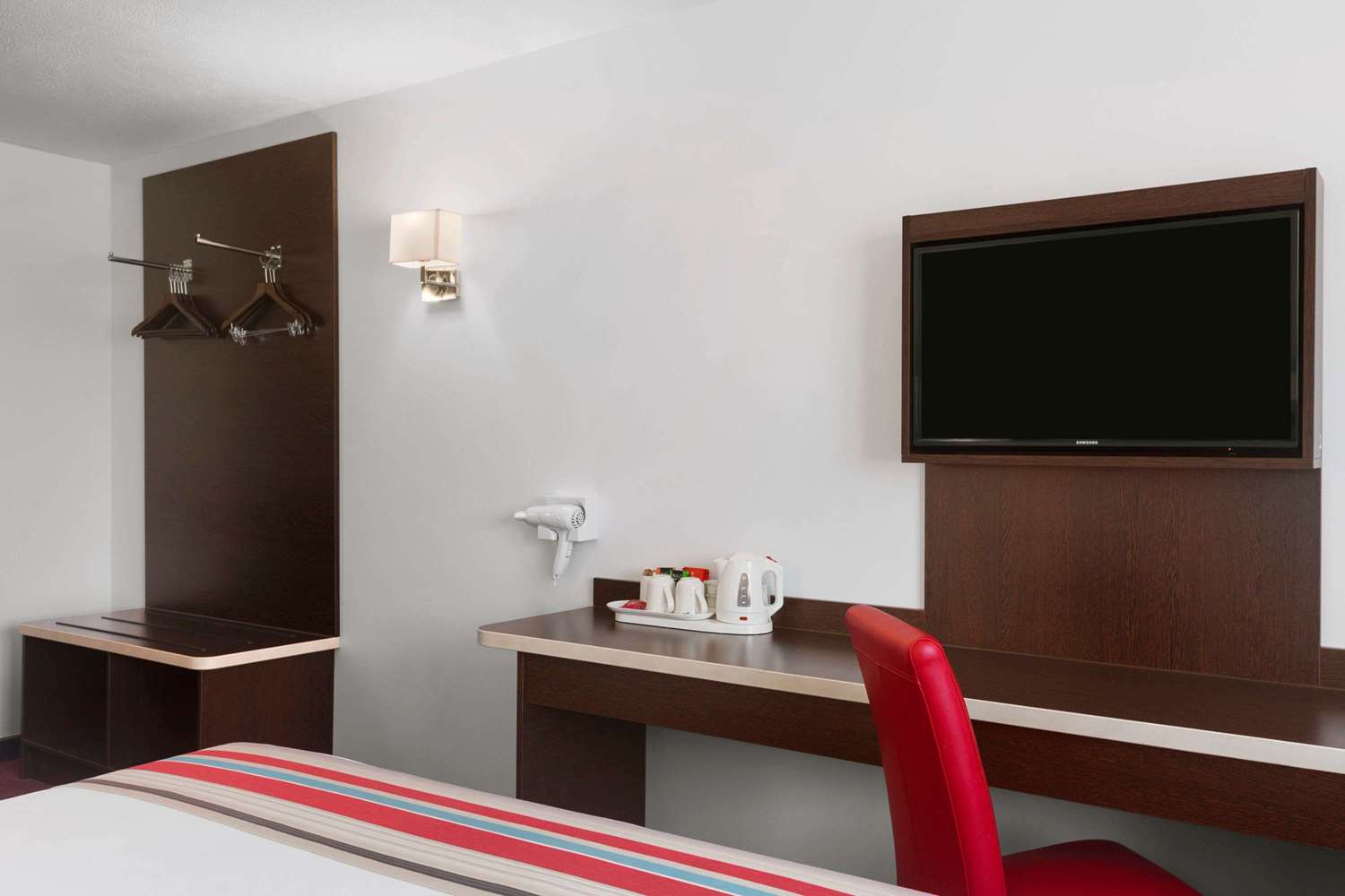 Ramada by Wyndham Milton Keynes 40/47