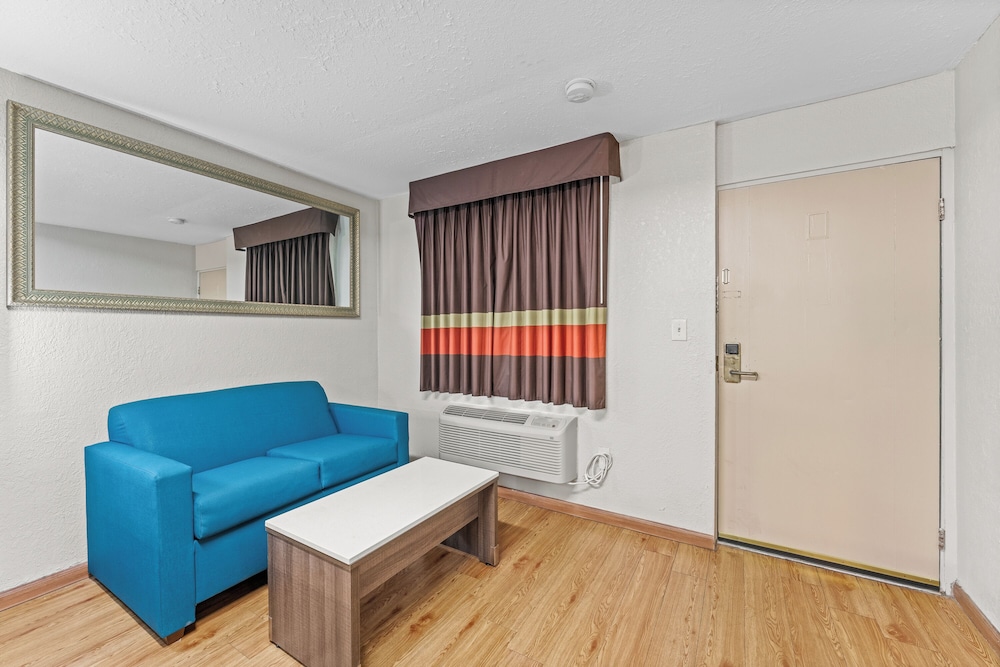 Guest Inn Rogers 40/67