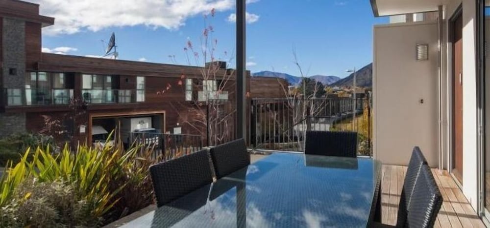 QUEENSTOWN VILLAGE APARTMENTS 20/54