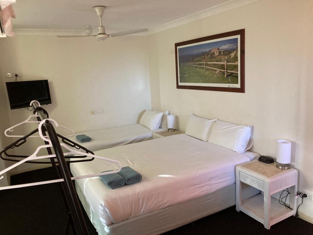 Across Country Motel And Serviced Apartments 33/35