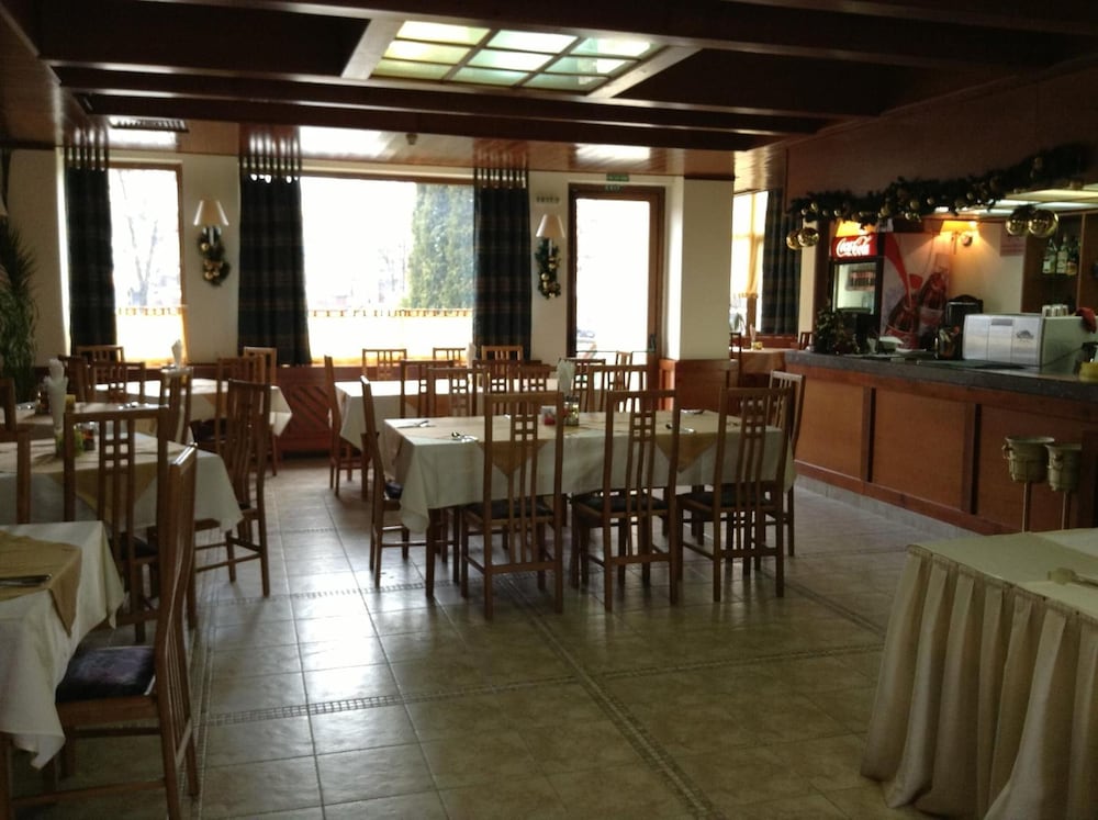 restaurant cafeteria