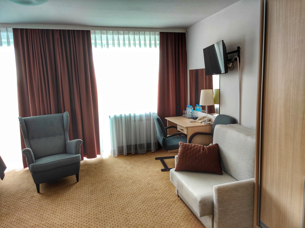 Logos Hotel Warsaw 45/75