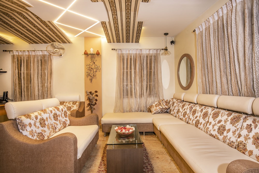 AISHWARYA RESIDENCY 58/70