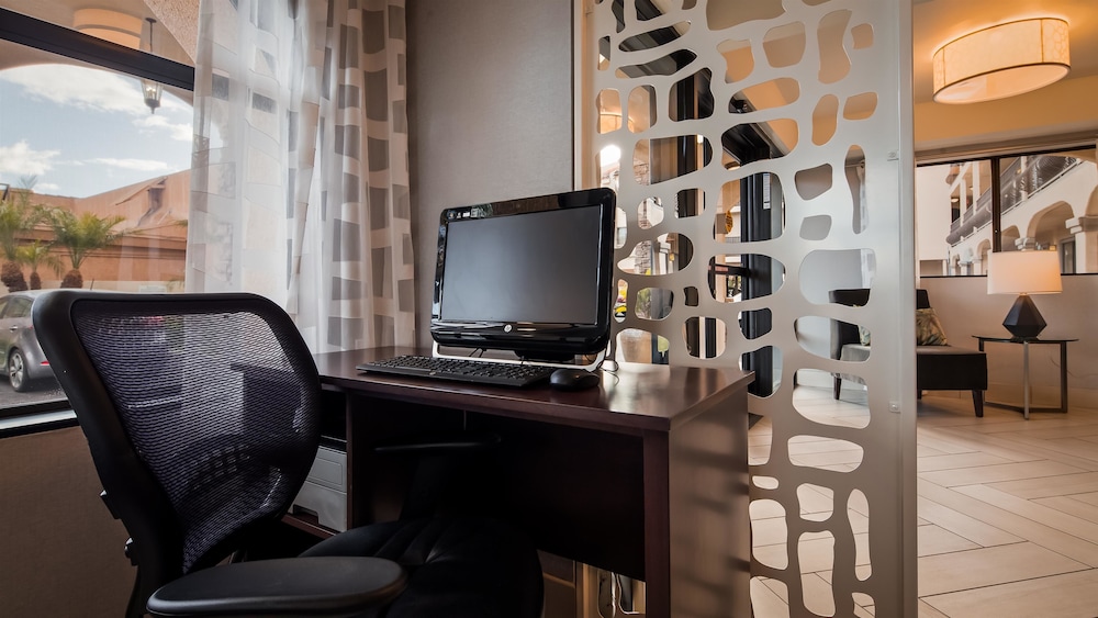 Best Western Los Alamitos Inn & Suites 33/38