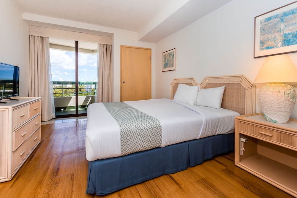 3 BEDROOMS, DELUXE, SUITE, PARTIAL OCEAN VIEW, KITCHEN