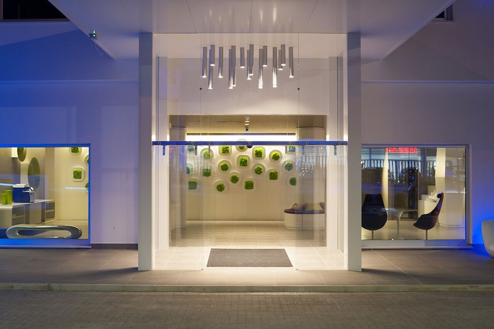 8piuhotel 6/50