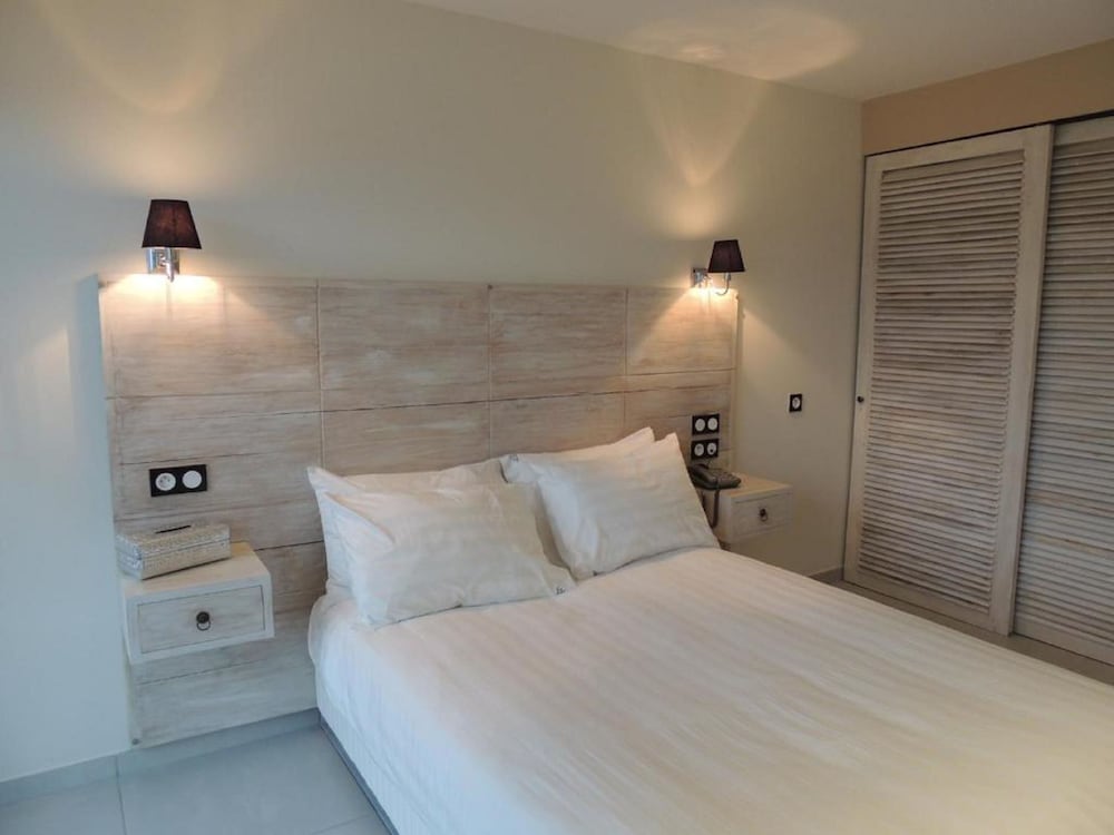 RIVES D'OR HOTEL 26/70