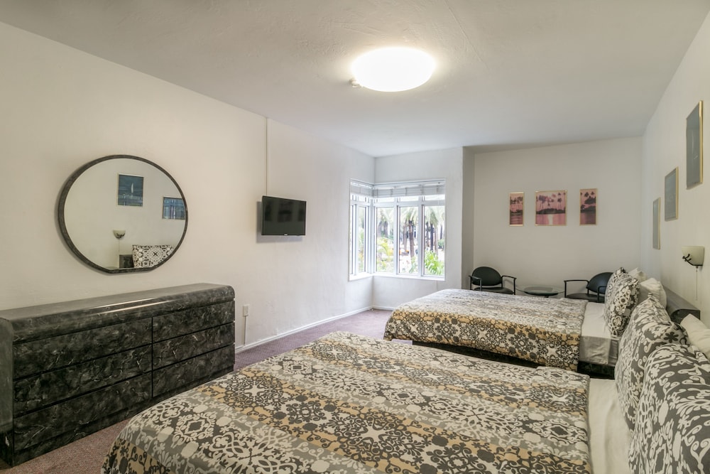Tropics Hotel And Hostels 34/49
