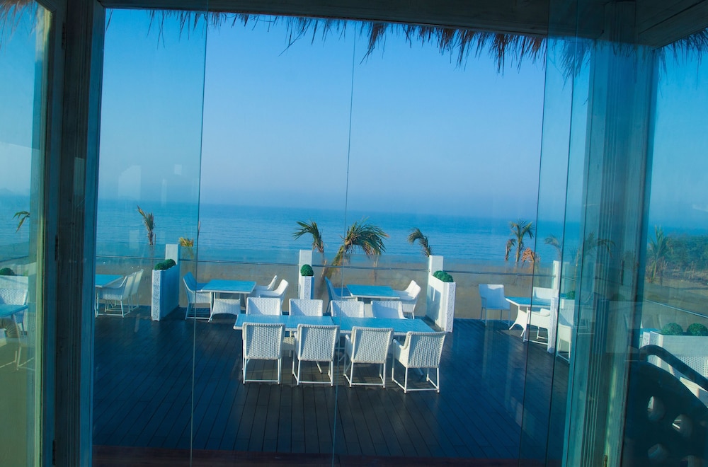 Serena Beach Resort 40/50