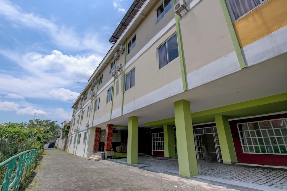 Collection O near Stadion Manahan formerly Graha Laweyan Solo 11/44