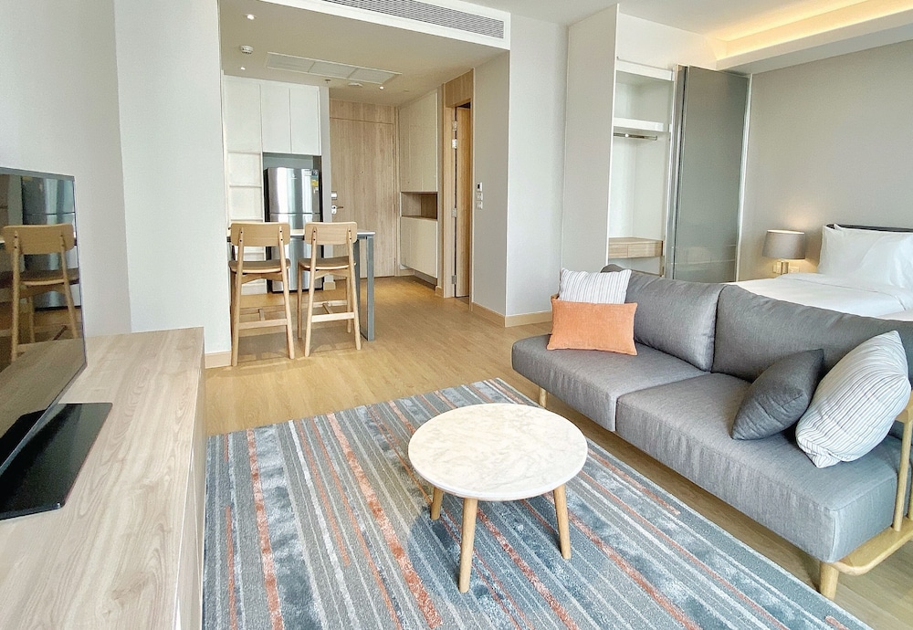 Oakwood Suites Bangkok 25/42