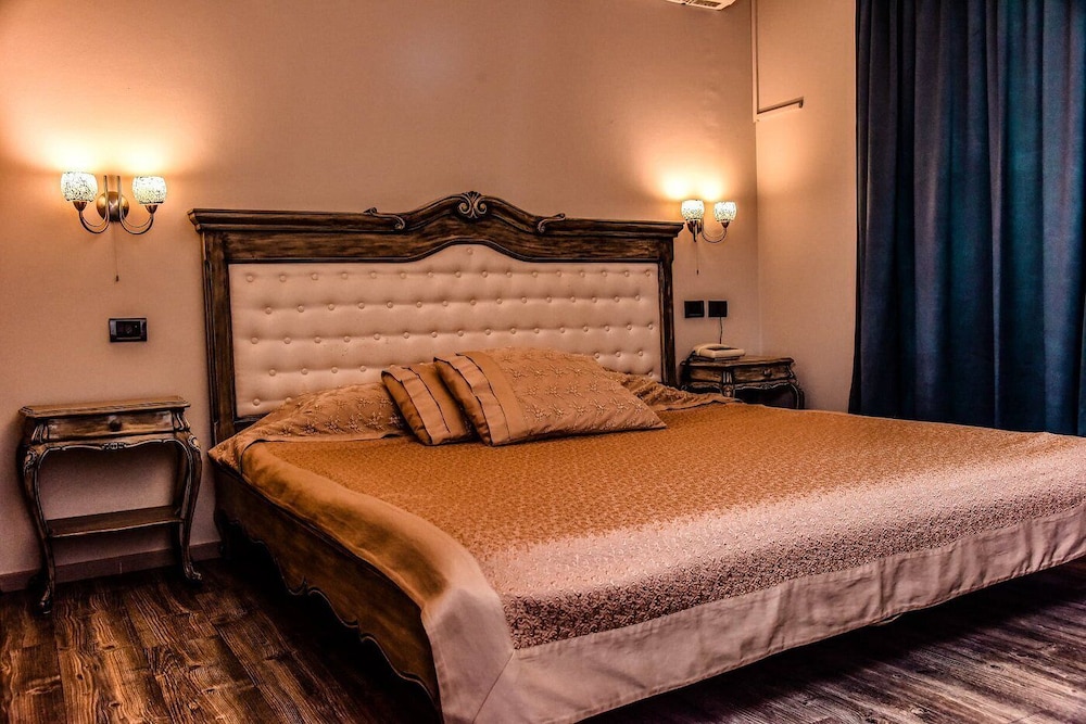 VH Broadway Tirana Hotel 18/50