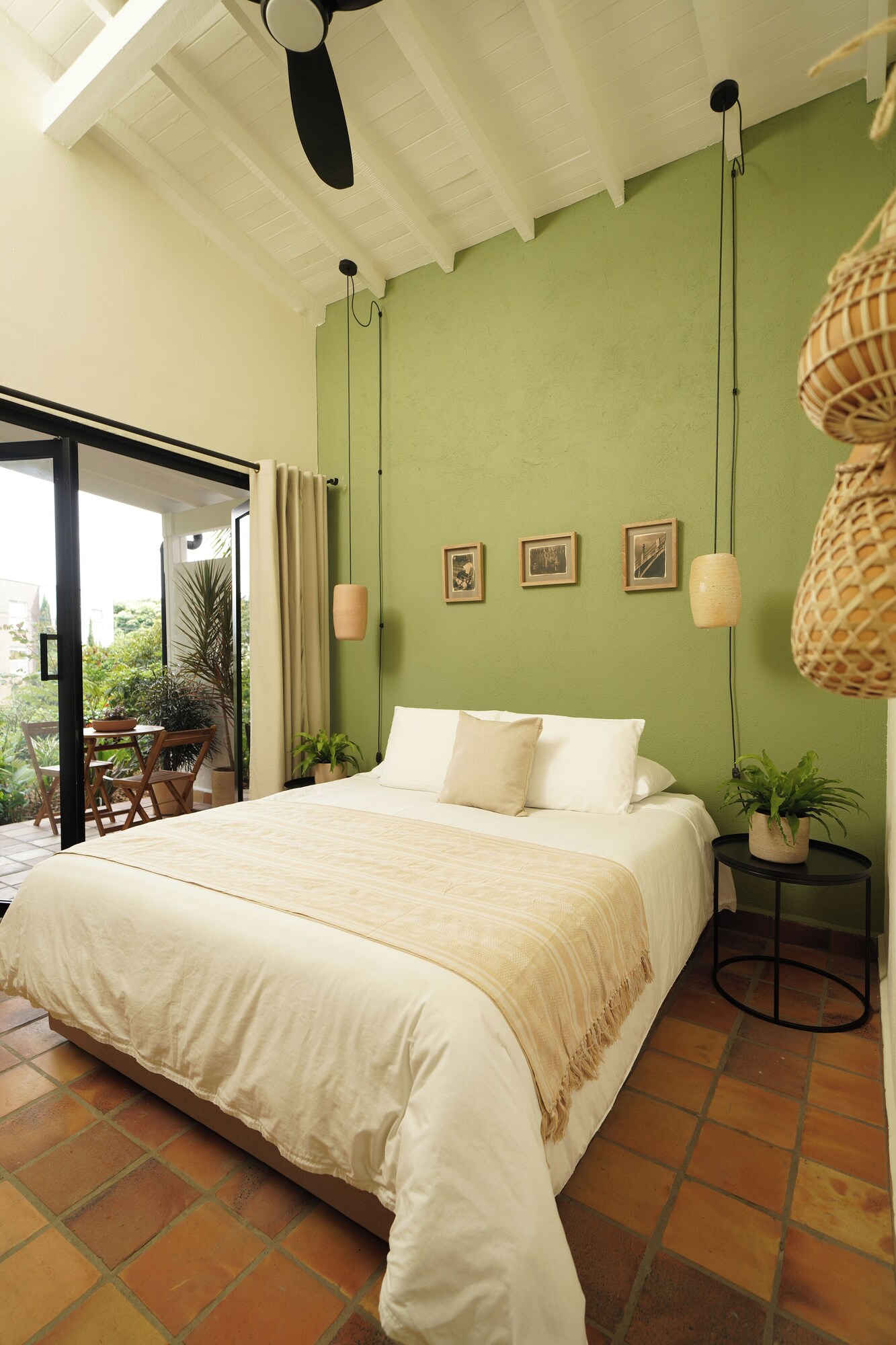 DELUXE, KING BED, GARDEN VIEW, BATHTUB