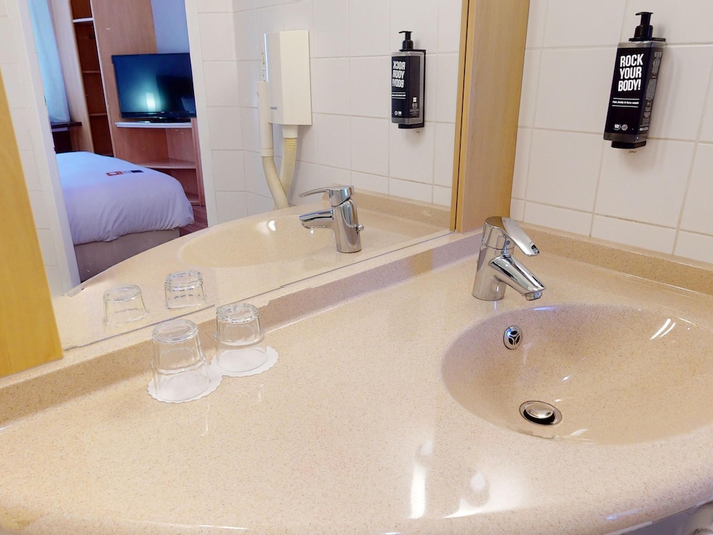 Ibis Bratislava Centrum Hotel 64/66