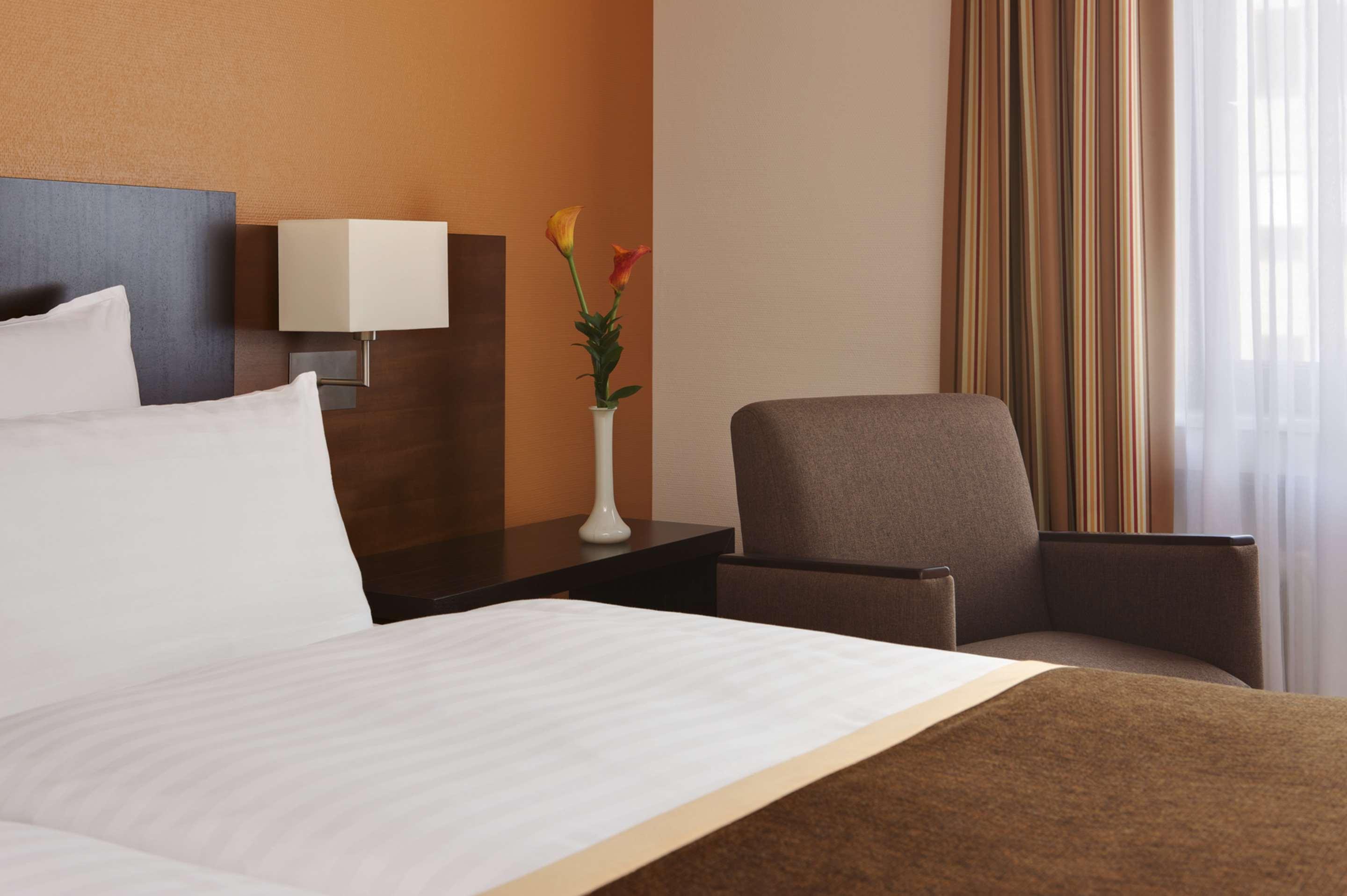 Business, 2 Beds