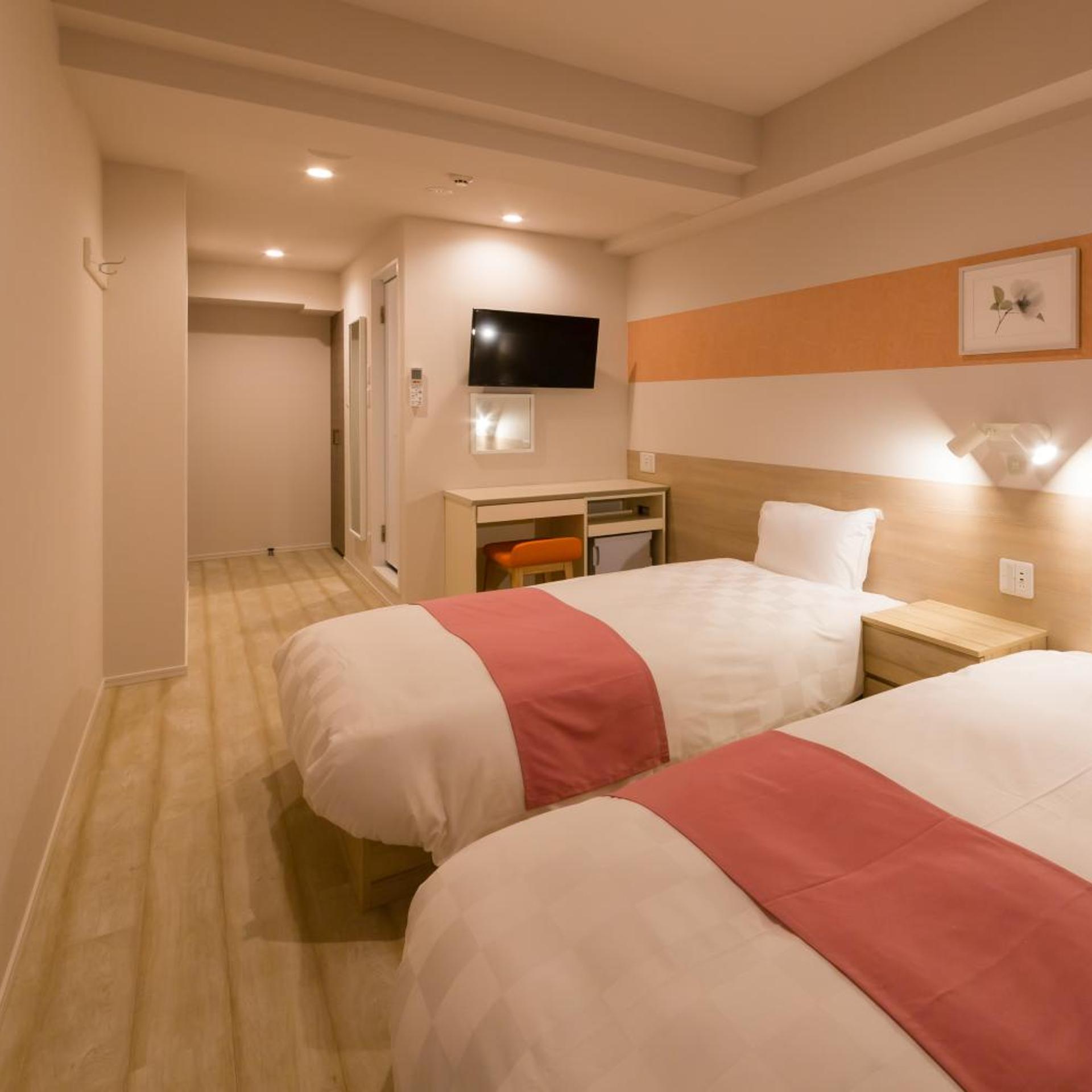 ROOM, TWIN BEDS
