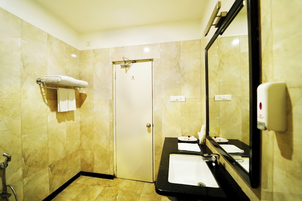 HOTEL EXCELLENCY 48/50