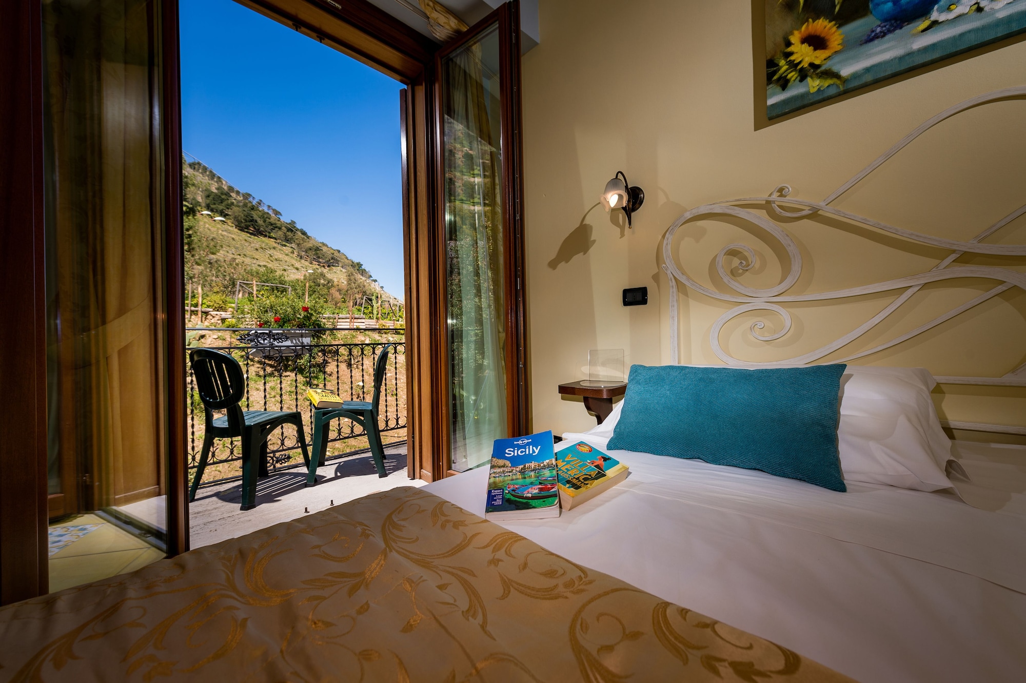 CLASSIC, DOUBLE OR TWIN BED, PATIO, SMALL