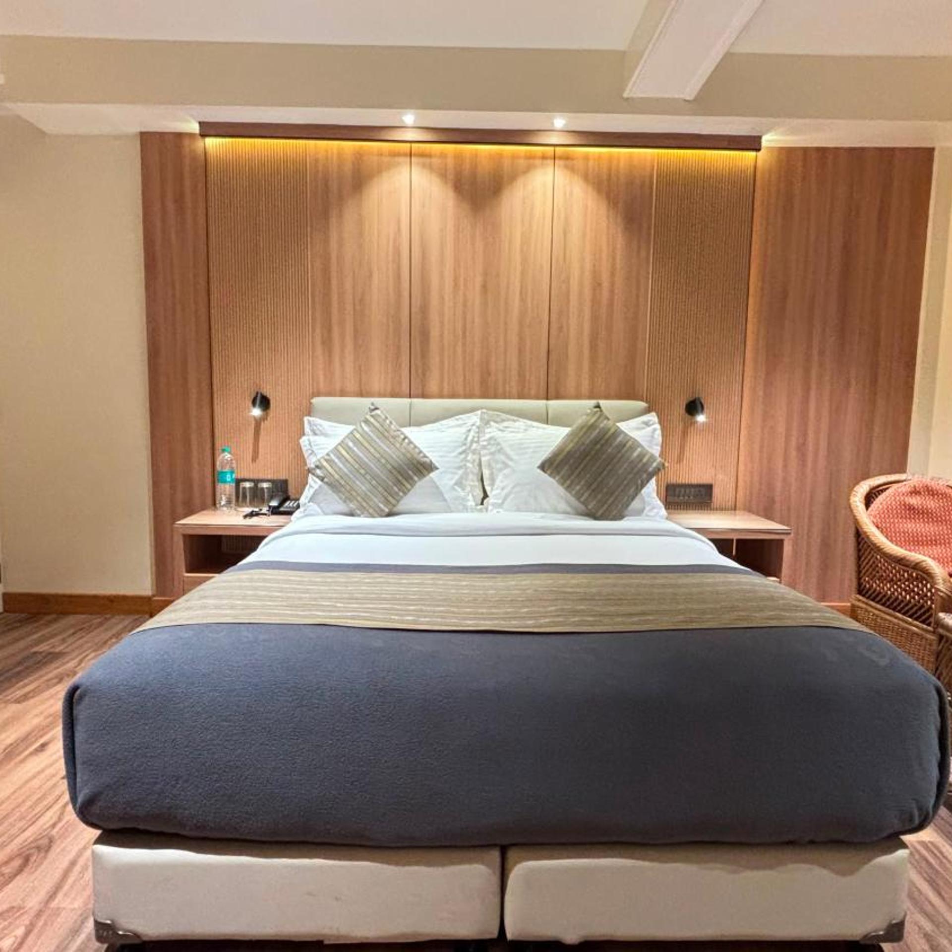 Hotel Shangri-La Regency 23/42