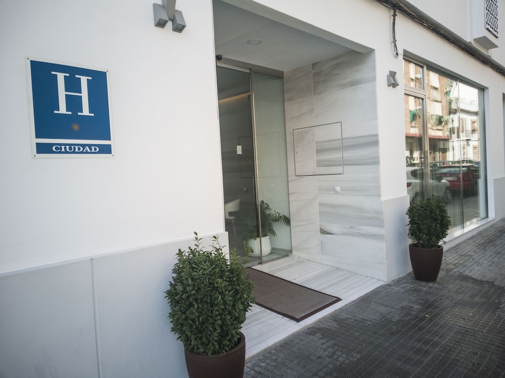 Hotel Abadi 4/48