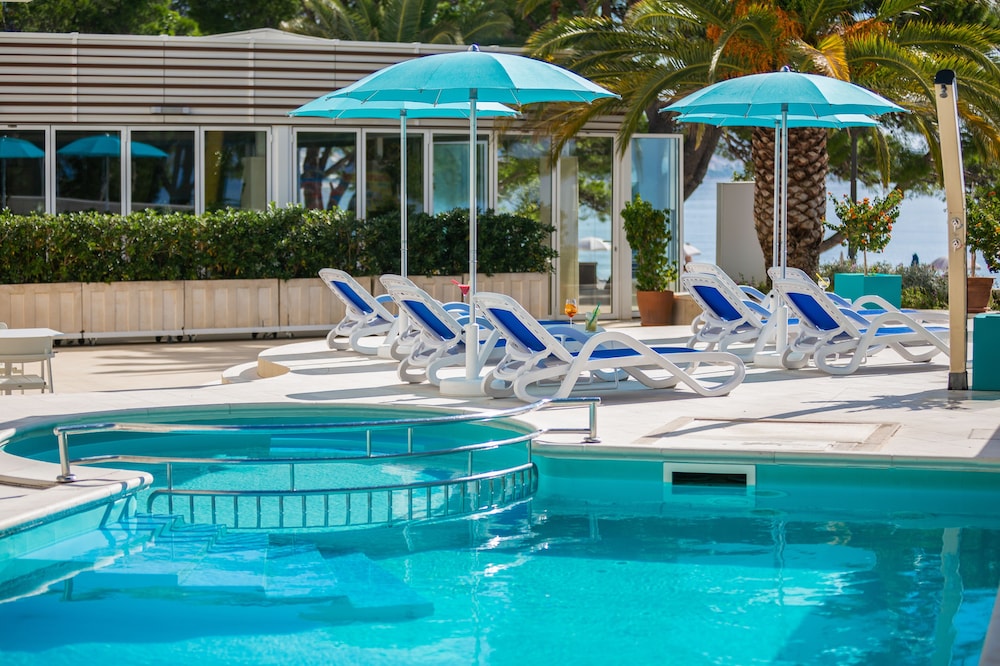 APARTHOTEL TAMARIS 37/74