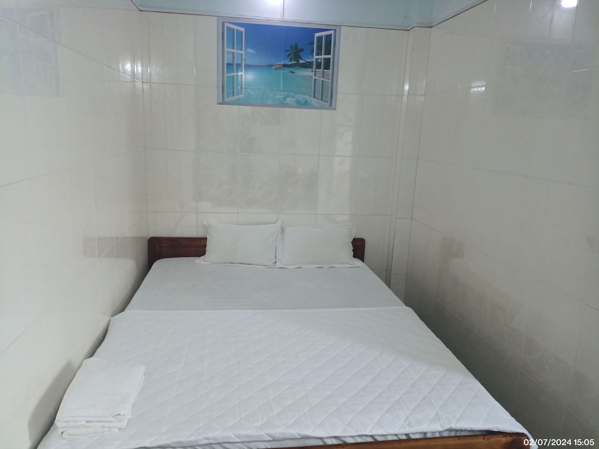 ROOM, DOUBLE BED