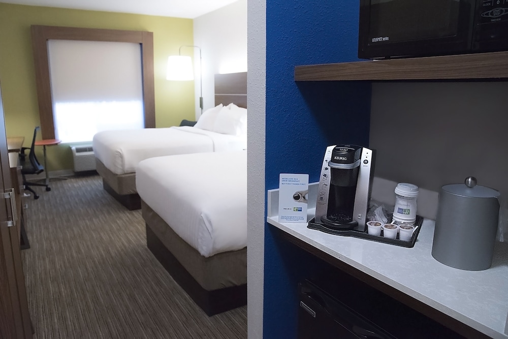 Holiday Inn Express Hotel Suites Alexandria 17/62