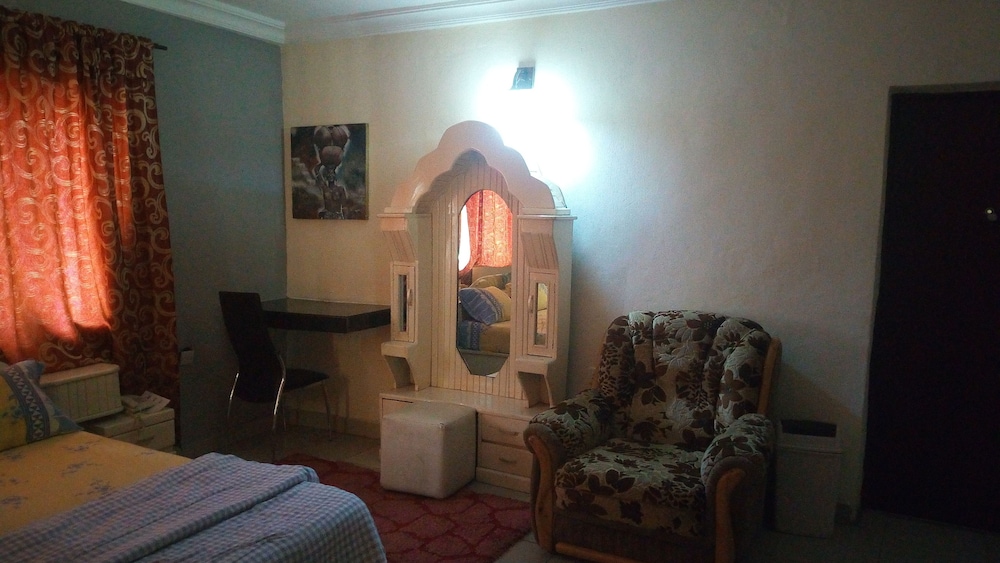Abal Hall And Hotels 14/18