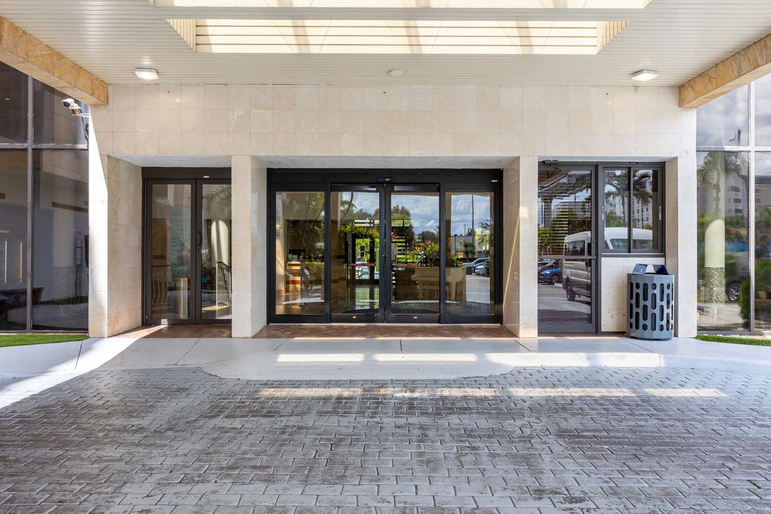 Regency Miami Airport by Sonesta 5/77