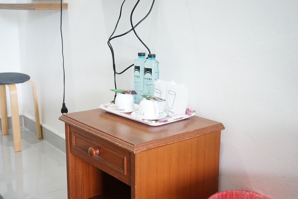 Chaiyai Riverfront Hotel 50/50