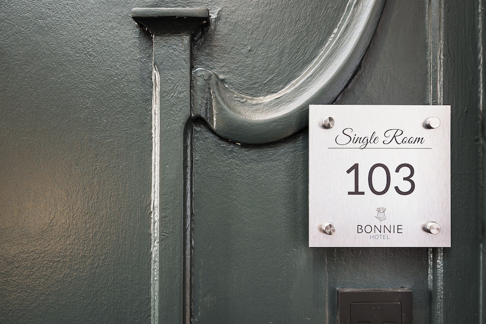 Bonnie Hotel 23/50