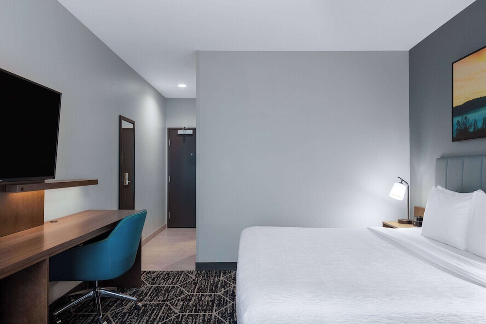 La Quinta Inn and Suites by Wyndham Centralia 14/50