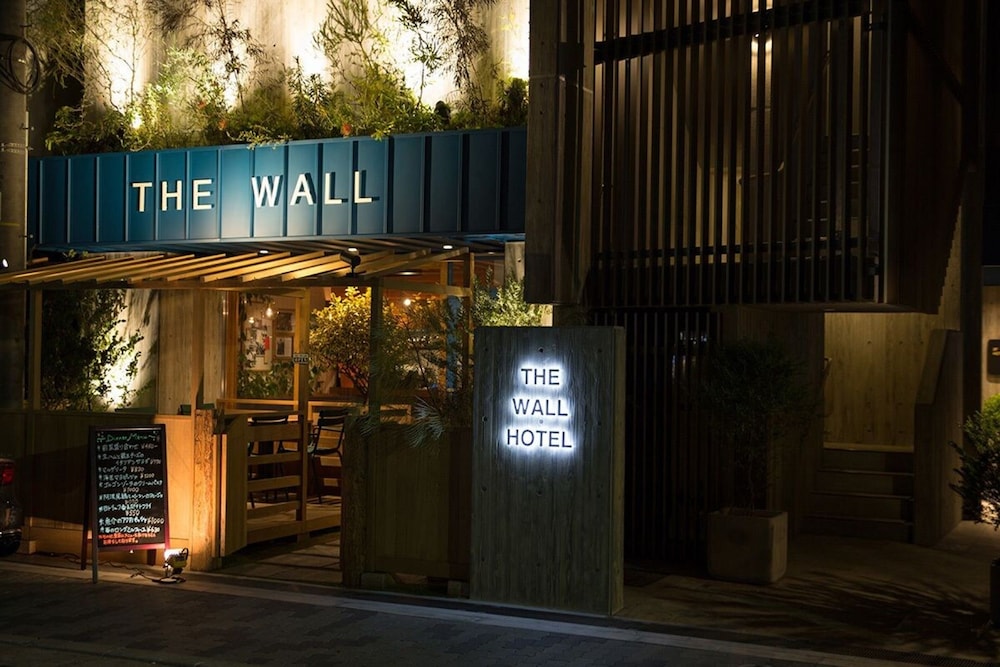 The Wall Hotel 5/37