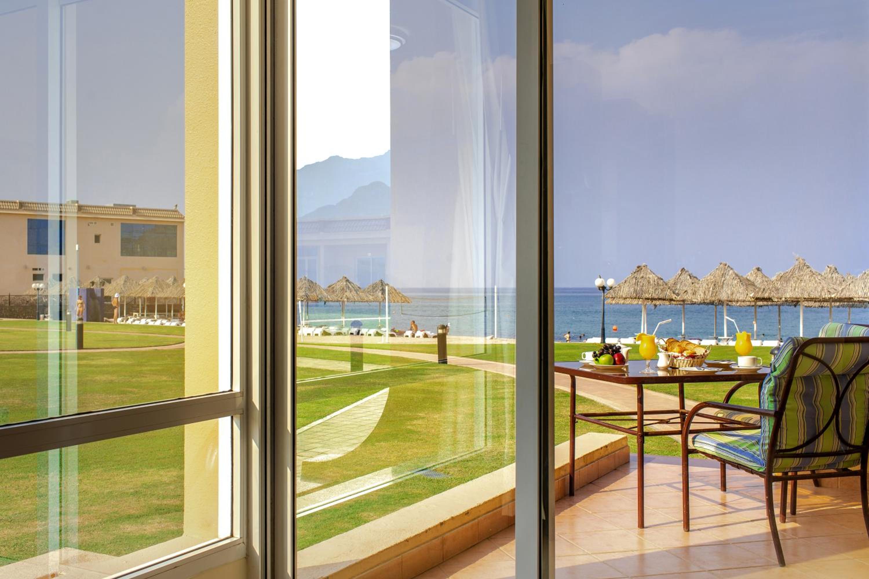 Royal Beach Hotel & Resort 25/50