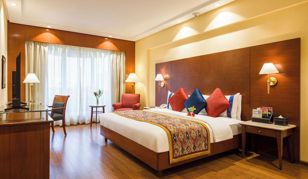 THE LALIT MUMBAI 17/67